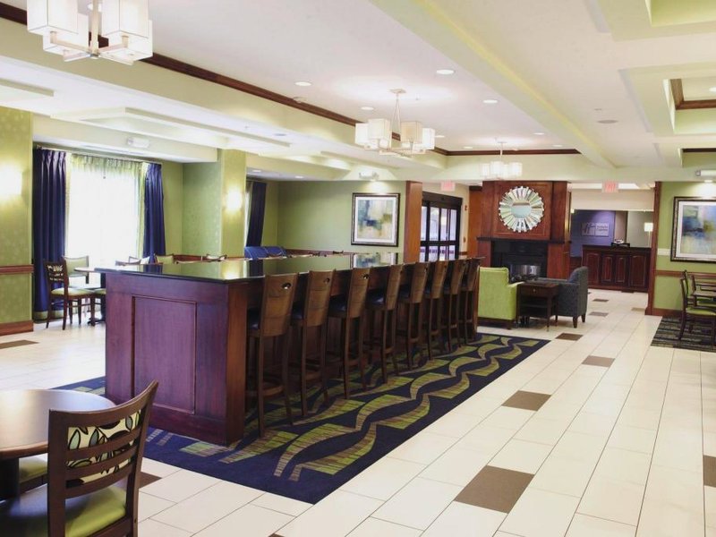 Holiday Inn Express and Suites Urbandale Des Moines By IHGの写真