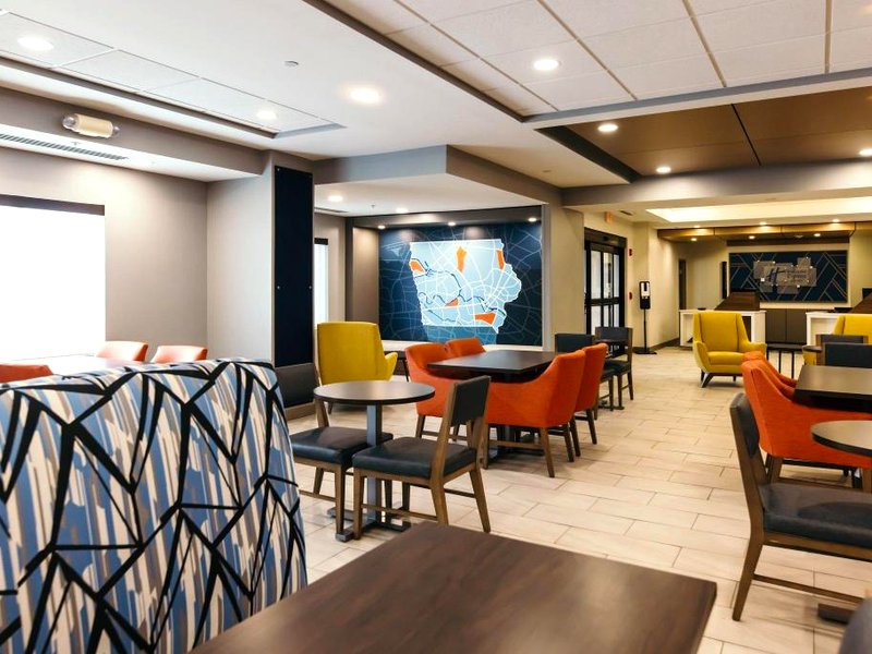 Holiday Inn Express and Suites Urbandale Des Moines By IHGの写真
