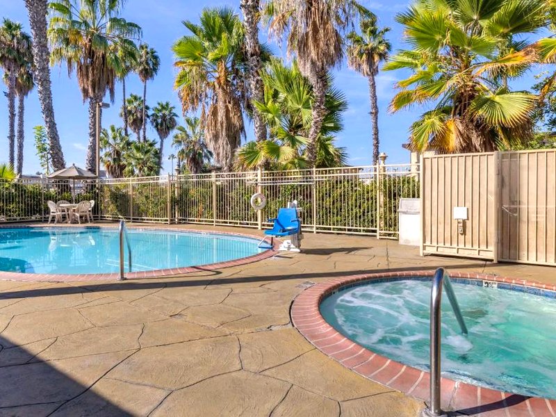 コンフォート イン & スイーツ ハンティントン ビーチ (Comfort Inn & Suites Huntington Beach)の写真