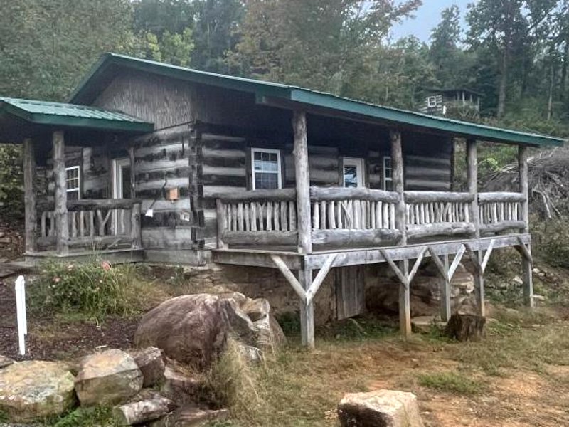 Lookout Mtn cabin with a viewの写真