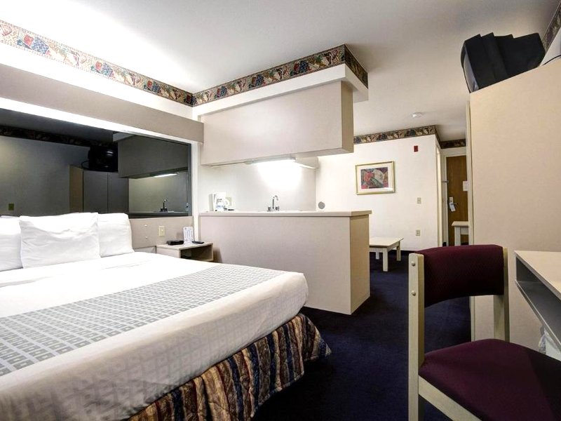 Americas Best Value Inn & Suites Racineの写真