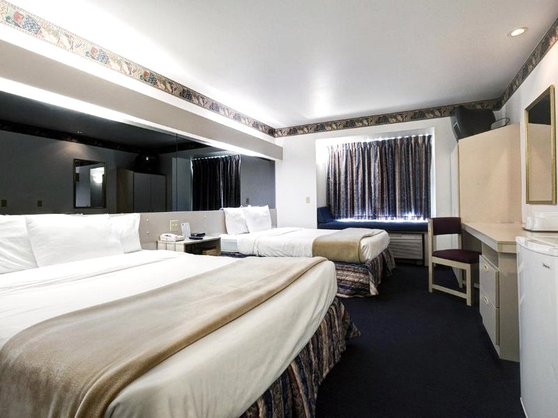 Americas Best Value Inn & Suites Racineの写真