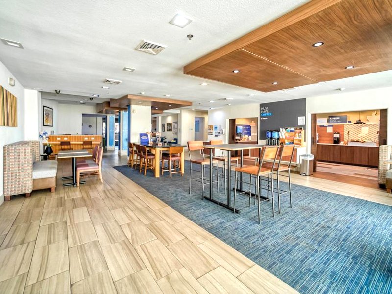 Holiday Inn Express and Suites Beeville By IHGの写真