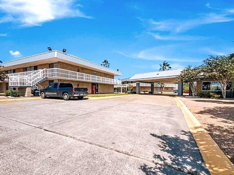 Blue Way Inn & Suites By Jasper Beevilleの写真