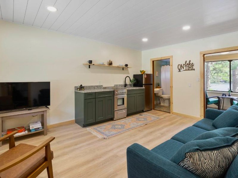 Squam Waterfront 2 bed 2 bath (Suite 3)の写真