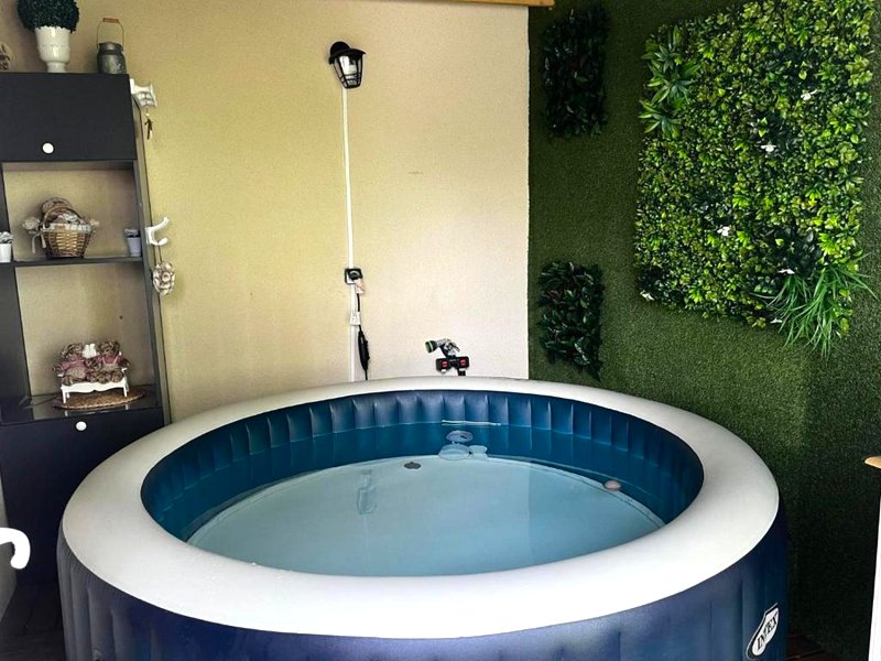 Cosy maison Honfleur 2 chambres parking jardin et jacuzziの写真
