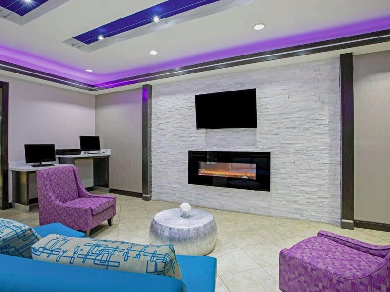 La Quinta Inn & Suites by Wyndham Fairfield TXの写真