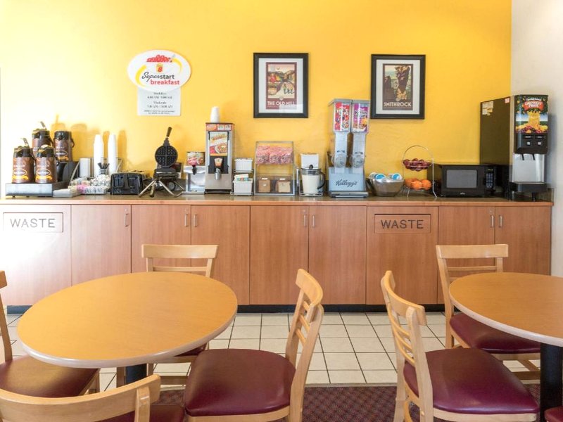 スーパー 8 バイ ウインダム レッドモンド (Super 8 By Wyndham Redmond)の写真