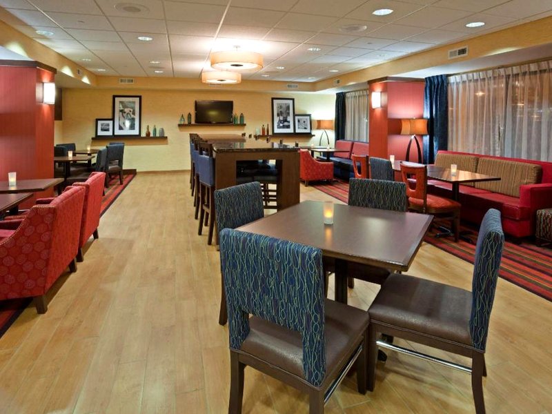 ハンプトン イン ミルウォーキー エアポート (Hampton Inn Milwaukee-Airport)の写真