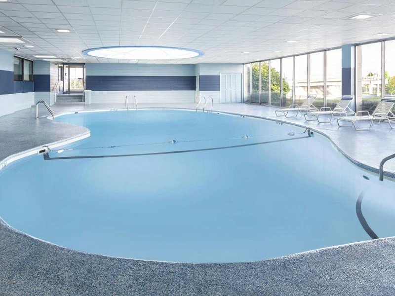 フォー ポインツ バイ シェラトン ミルウォーキー エアポート (Four Points by Sheraton Milwaukee Airport)の写真