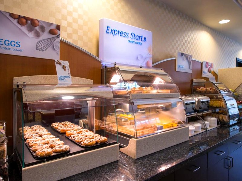 Holiday Inn Express and Suites Dickson City By IHGの写真