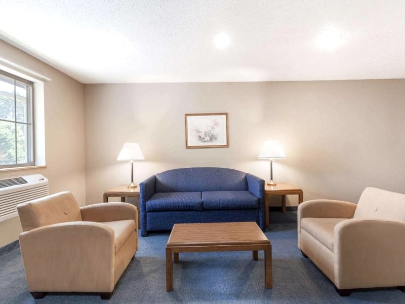 スーパー8 バイ ウィンダム イースト ストラウズバーグ ポコノス (Super 8 by Wyndham East Stroudsburg/Poconos )の写真