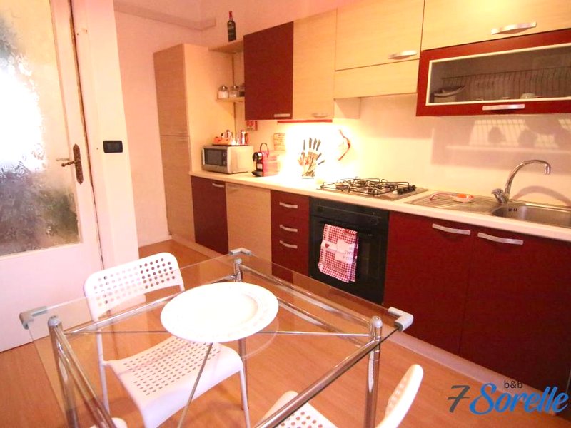 "7 SORELLE B&B" camere in pieno centro città con bagno privato, FREE HIGH SPEED WI-FI, NETFLIX ("7 SORELLE B&B" camere in pieno centro citta con bagno privato, FREE HIGH SPEED WI-FI, NETFLIX)の写真