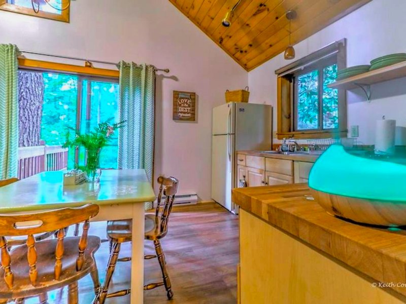 Traditional Wooden Cabin Rental in the Poconos, Pennsylvaniaの写真