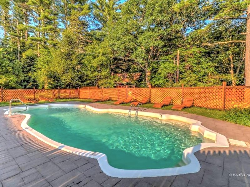 Traditional Wooden Cabin Rental in the Poconos, Pennsylvaniaの写真