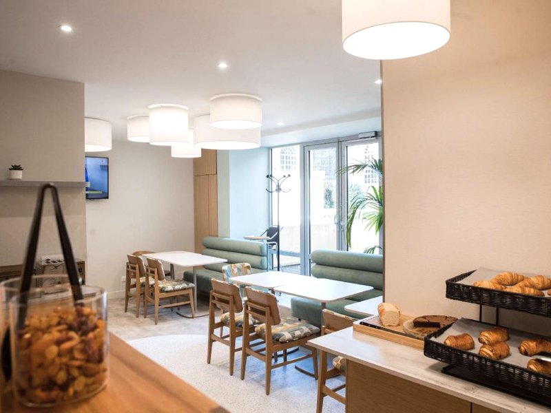 ホテル キリヤド ヴィルフランシュ シュル メール (Hotel Kyriad Villefranche Sur Saone)の写真