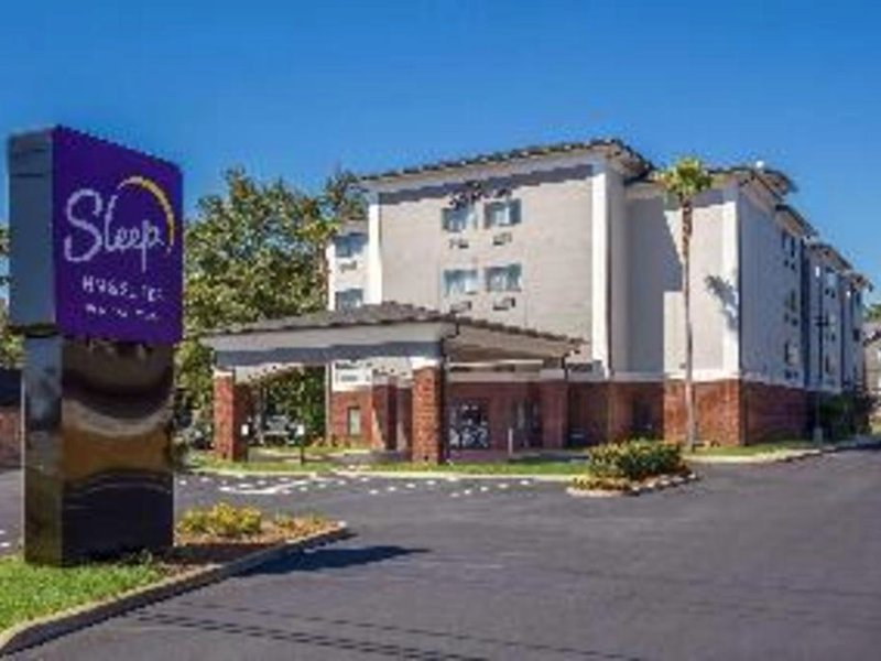 Best Western Motorsports Inn & Suitesの写真