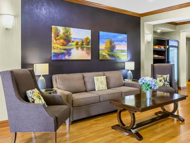 Best Western Legacy Inn and Suites Beloit-South Beloitの写真