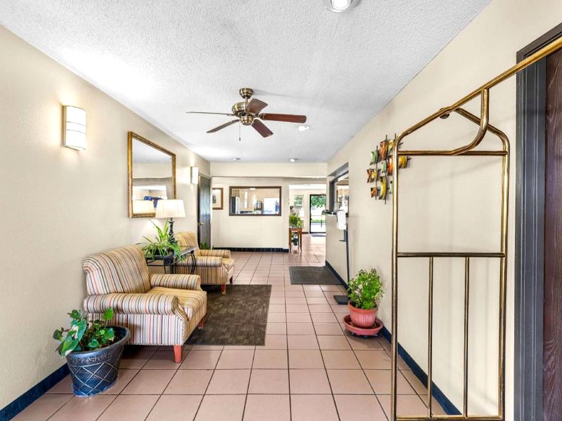 アメリカズ ベスト バリュー イン デケーター IL (Americas Best Value Inn Decatur, IL)の写真