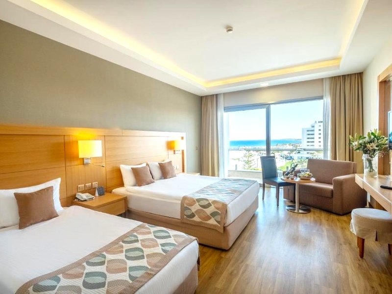 サラミス ベイ コンティ ホテル (Salamis Bay Conti Hotel)の写真