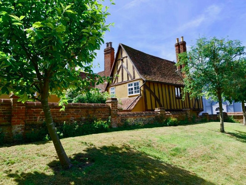 Executive Suite with Private HotTub, Full SkyTV in 600 Year Old Manor Houseの写真