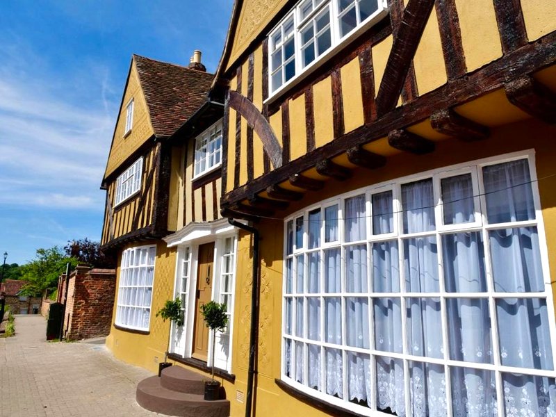 Executive Suite with Private HotTub, Full SkyTV in 600 Year Old Manor Houseの写真