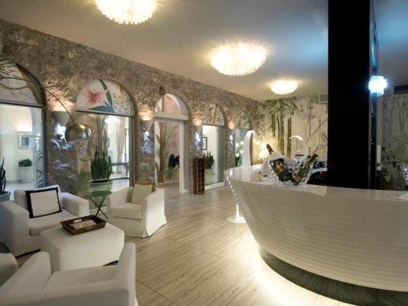 Augustus Hotel and Resortの写真