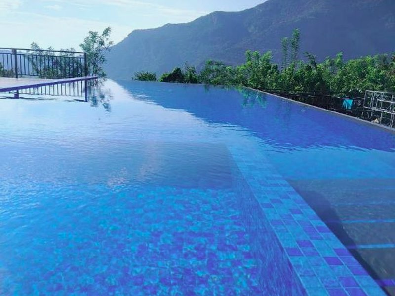 CRYSTAL RIVERSTON DECKの写真