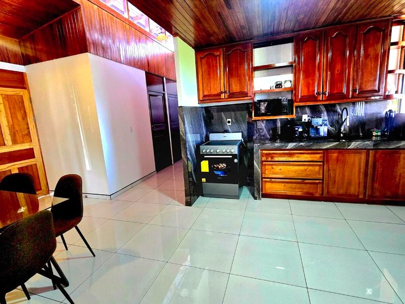 Spacious Home with Balcony Views & Fast Wi-Fiの写真