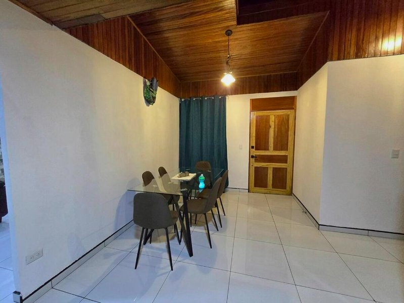 Spacious Home with Balcony Views & Fast Wi-Fiの写真