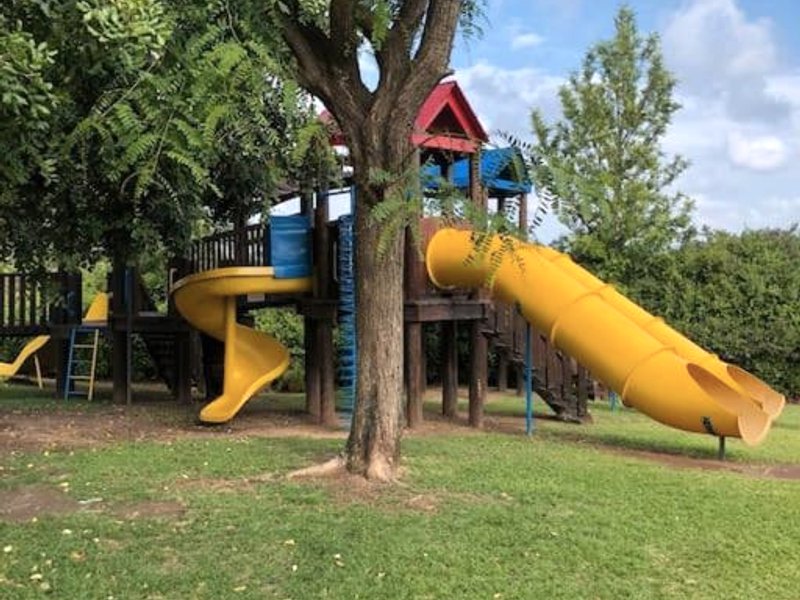 Holiday garden apartment עם מקלטの写真