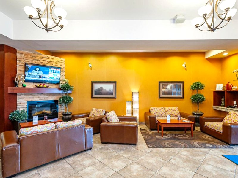 ホリデイ イン エクスプレス ホテル ＆ スイーツ クラリントン ボウマンビル バイ IHG (Holiday Inn Express Hotel & Suites Clarington - Bowmanville By IHG)の写真