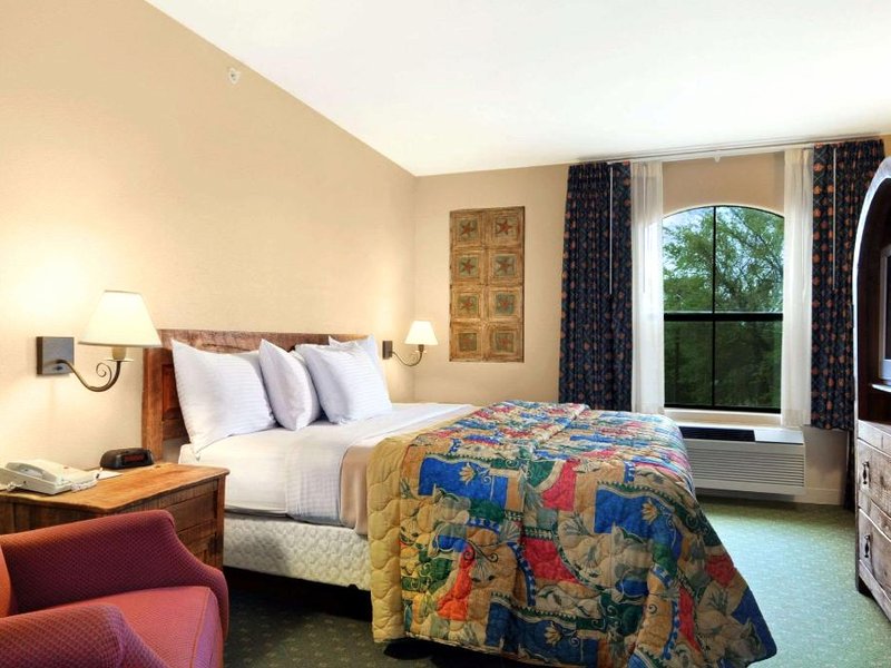 デイズ イン&スイーツ バイ ウィンダム ラノ (Days Inn & Suites by Wyndham Llano)の写真