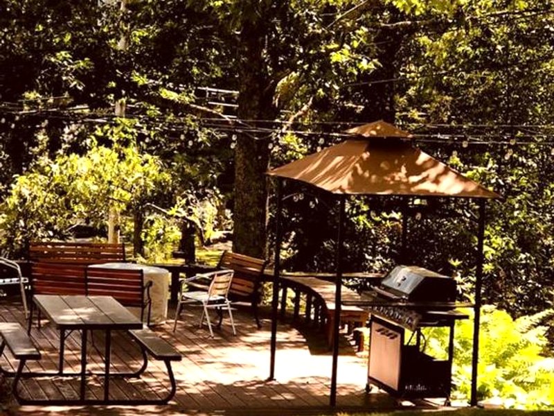 Stunning Bed and Breakfast Room with Reading Nook for a Getaway near Rockland, Maineの写真