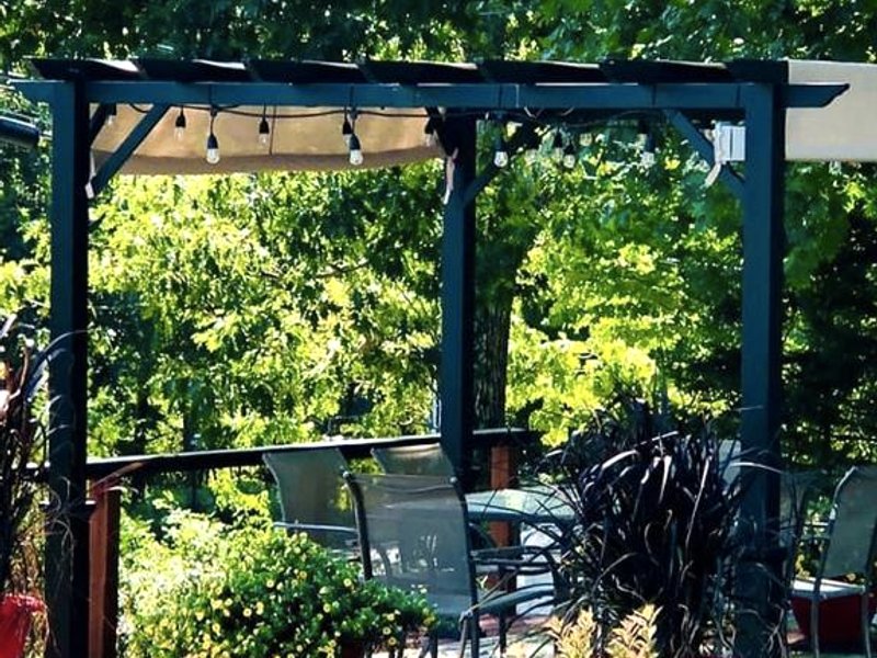 Stunning Bed and Breakfast Room with Reading Nook for a Getaway near Rockland, Maineの写真