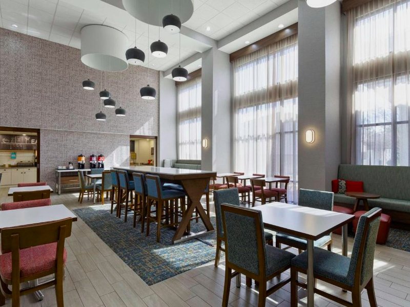 ハンプトン イン&スイーツ ドーサン (Hampton Inn & Suites Dothan)の写真