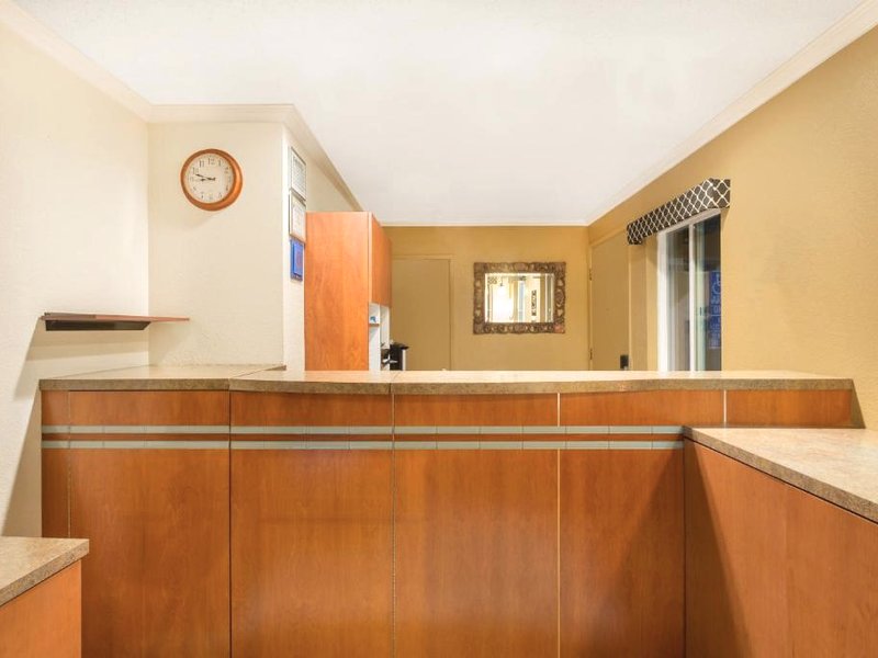 スーパー 8 バイ ウインダム マルティネス (Super 8 By Wyndham Martinez)の写真