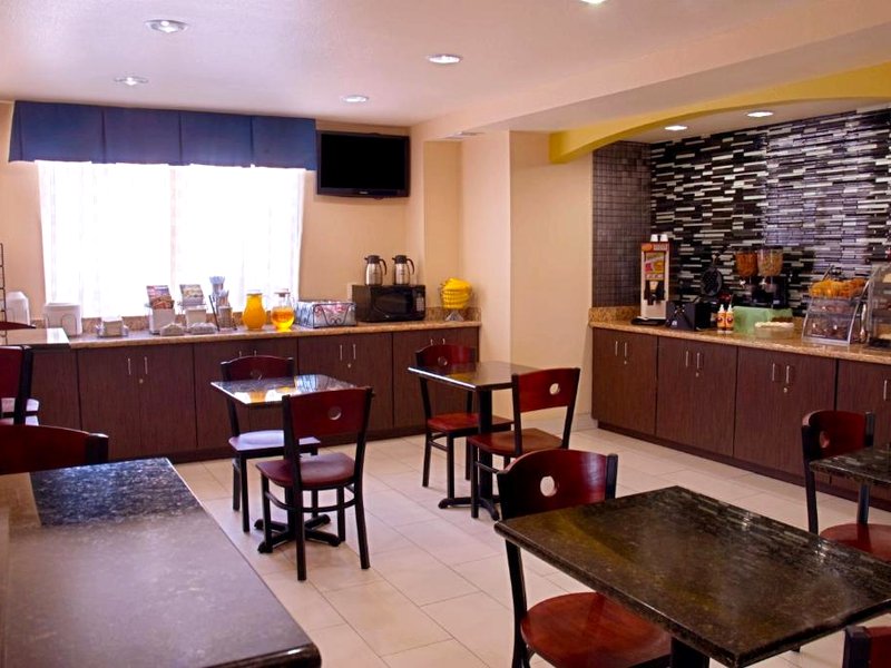 スーパー 8 バイ ウィンダム アービング/DFW エアポート/ノース (Super 8 by Wyndham Irving/DFW Apt/North)の写真