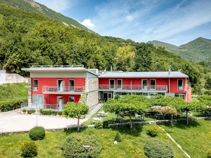 Gefiri Plakas Hotel, Tzoumerkaの写真