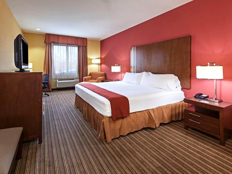 Holiday Inn Express & Suites Cleveland By IHGの写真