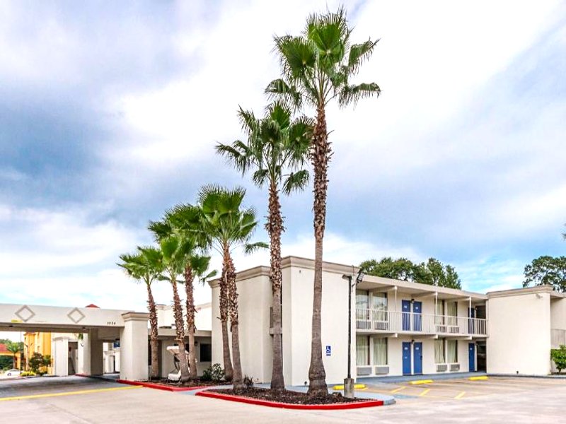Motel 6 Cleveland, TXの写真