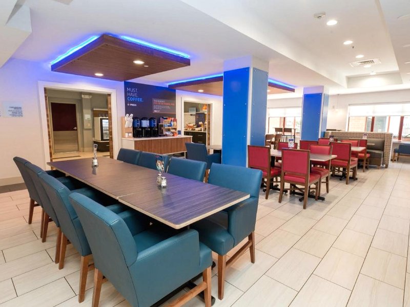 Holiday Inn Express Hotel & Suites Clinton By IHGの写真