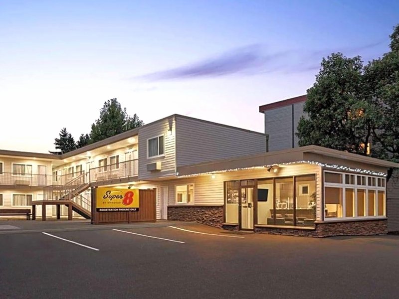 Super 8 by Wyndham Courtenayの写真