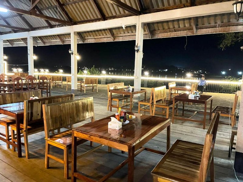 リバーサイド ホアイサイ ホテル (Riverside Houayxay Hotel)の写真