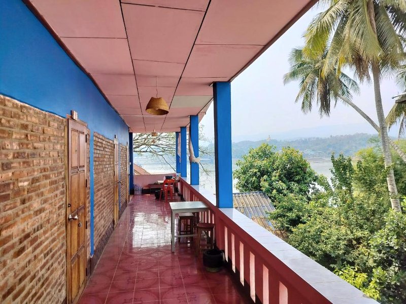 Somewhere over the riverの写真