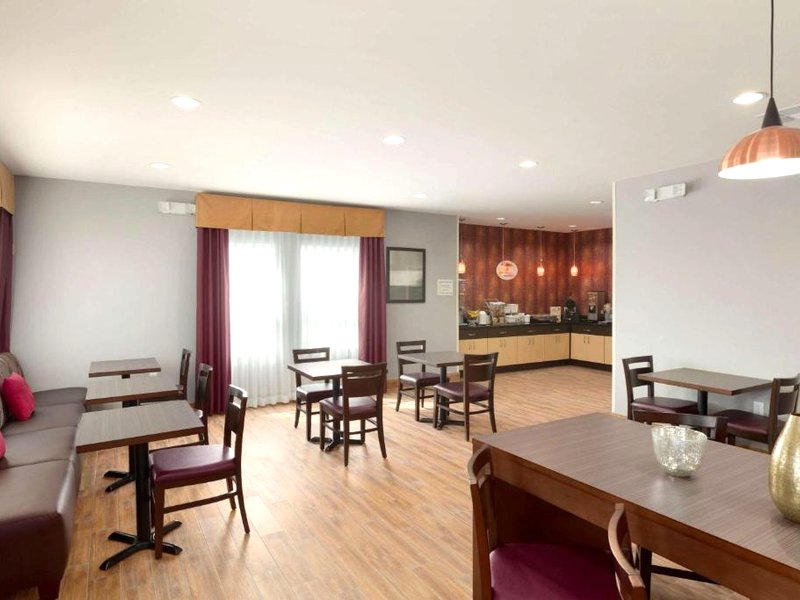 スーパー 8 バイ ウインダム カリーゾ スプリングス (Super 8 By Wyndham Carrizo Springs)の写真