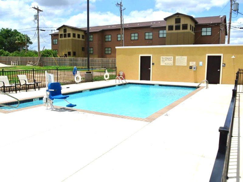 ハンプトン イン カリーゾ スプリングス (Hampton Inn Carrizo Springs)の写真