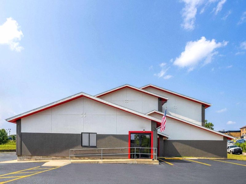 スーパー 8 バイ ウインダム セント クレアズビル OH ホイーリング WV エリア (Super 8 By Wyndham St. Clairsville Oh/Wheeling Wv Area)の写真