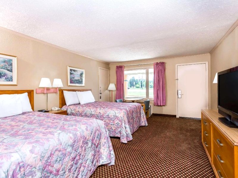トラベロッジ バイ ウィンダム リッジウェイ マーティンズビル エリア (Travelodge by Wyndham Ridgeway Martinsville Area)の写真