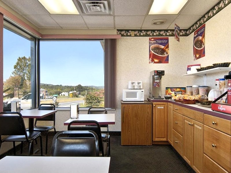 トラベロッジ バイ ウィンダム リッジウェイ マーティンズビル エリア (Travelodge by Wyndham Ridgeway Martinsville Area)の写真